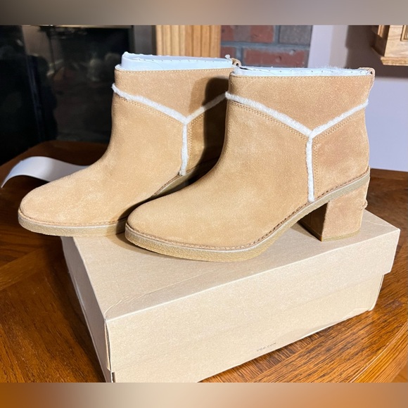 UGG ~ Kasen II Suede Boots (# 1095049) in Chestnut - Picture 8 of 15